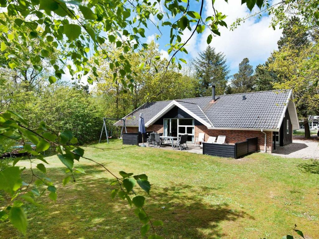 10 person holiday home in Henne