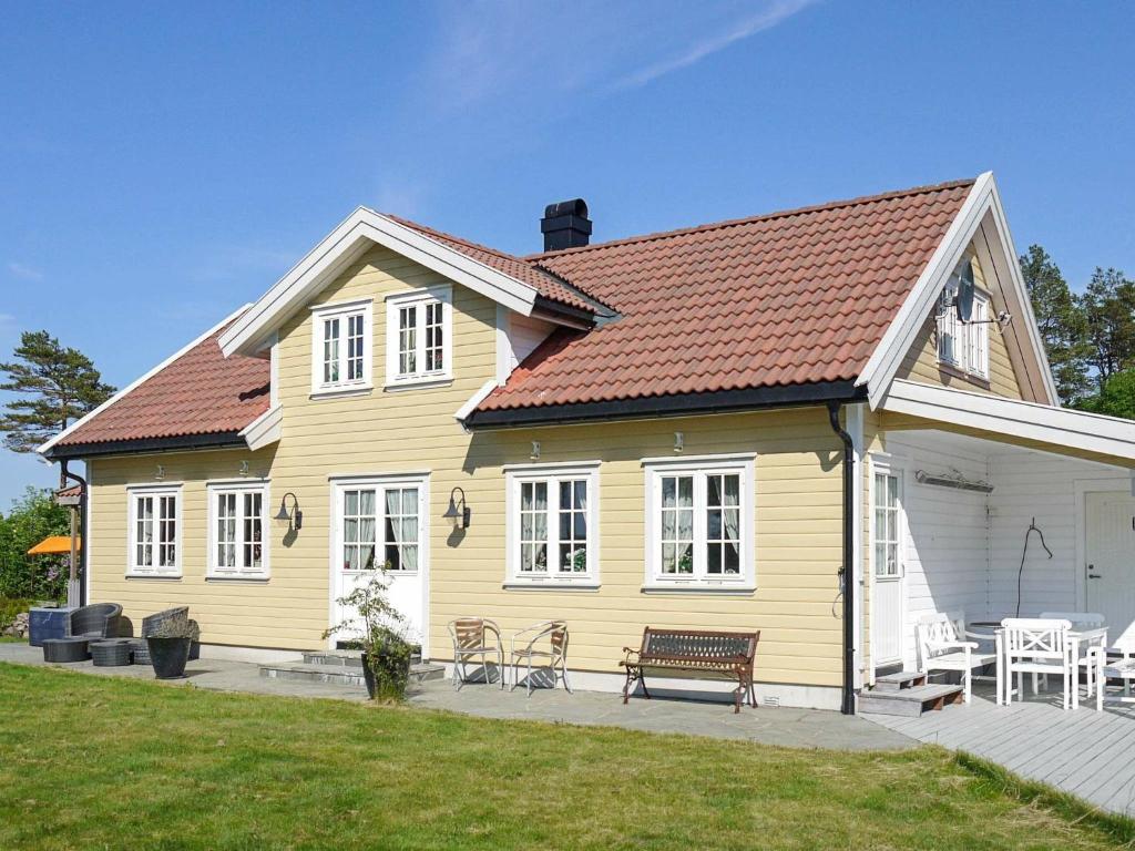 10 person holiday home in Kongshavn