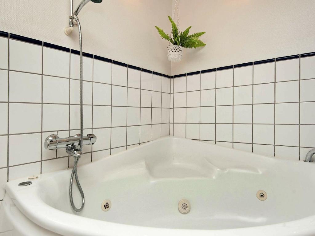 Three-Bedroom Holiday home in Henne 9 photo 1