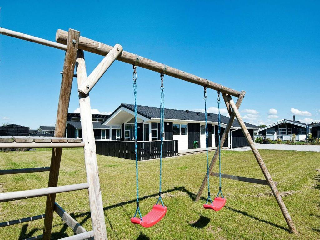 Three-Bedroom Holiday home in Juelsminde 18 photo 4