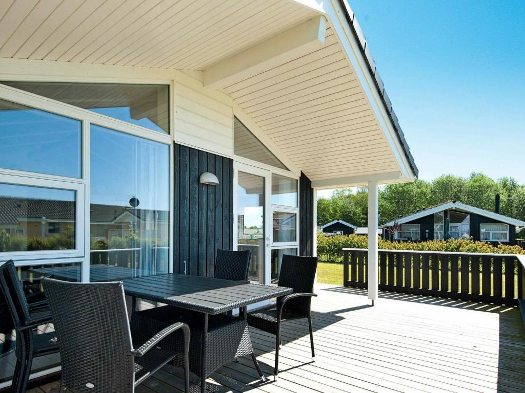 Three-Bedroom Holiday home in Juelsminde 18 photo 2