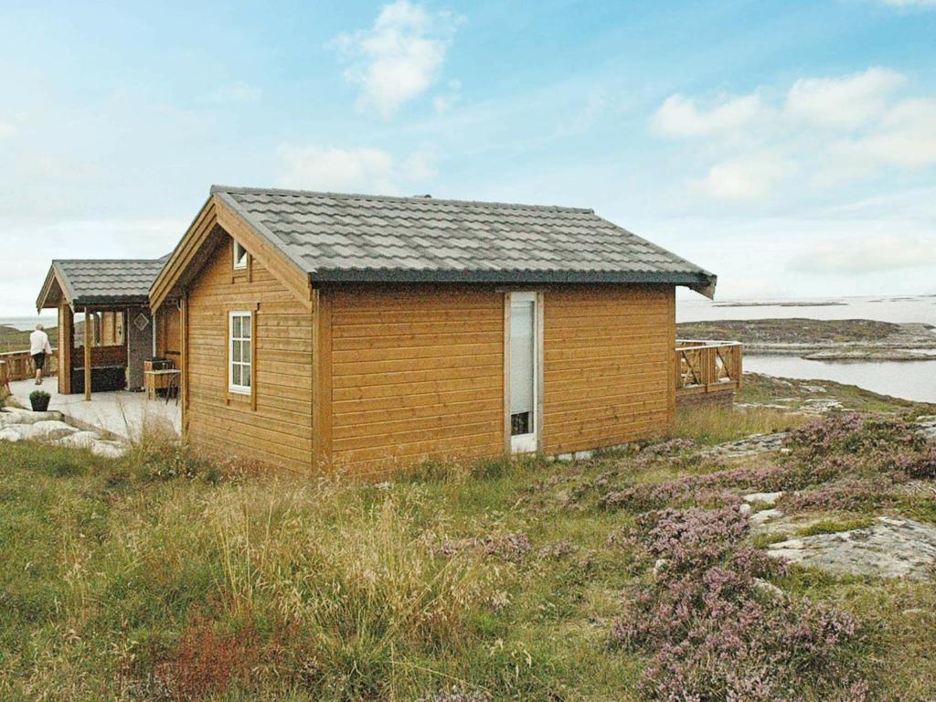 Three-Bedroom Holiday home in Dyrvik photo 2
