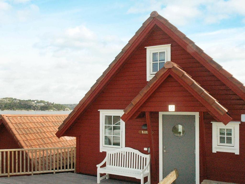 Four-Bedroom Holiday home in Urangsvåg photo 3