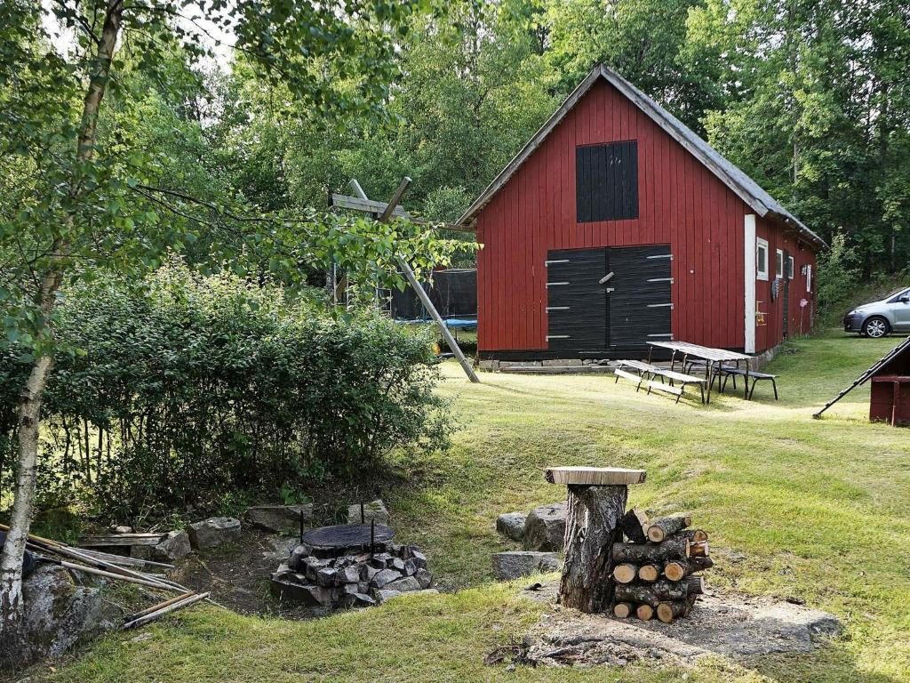 Three-Bedroom Holiday home in Hallabro photo 1