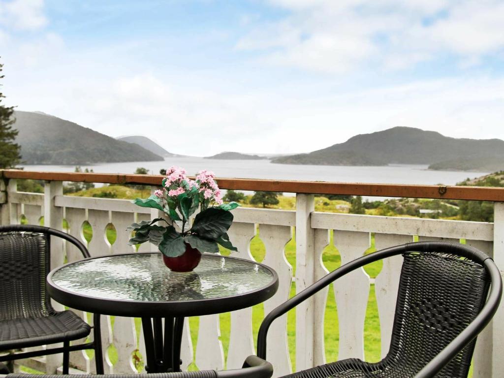 Five-Bedroom Holiday home in Masfjordnes