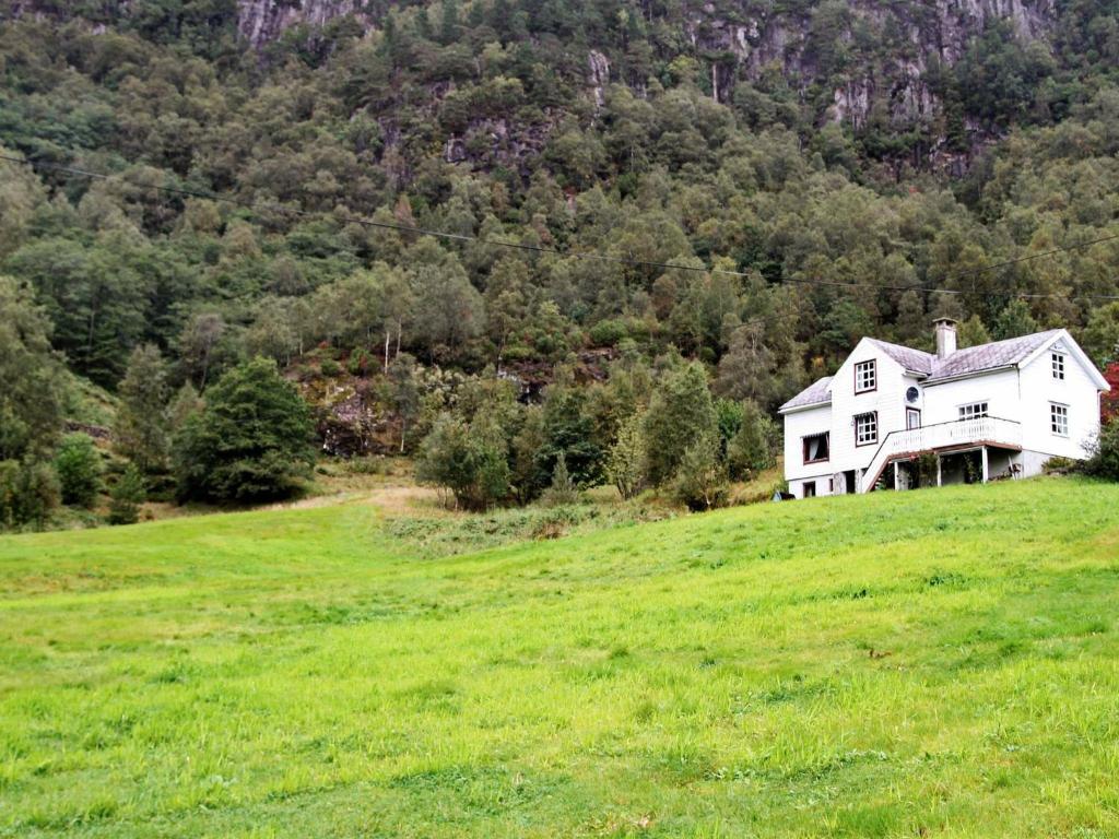 Five-Bedroom Holiday home in Masfjordnes photo 2