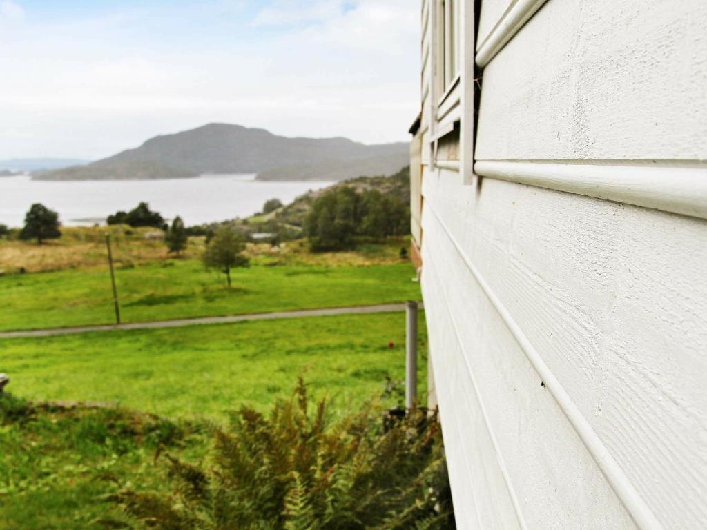 Five-Bedroom Holiday home in Masfjordnes photo 3