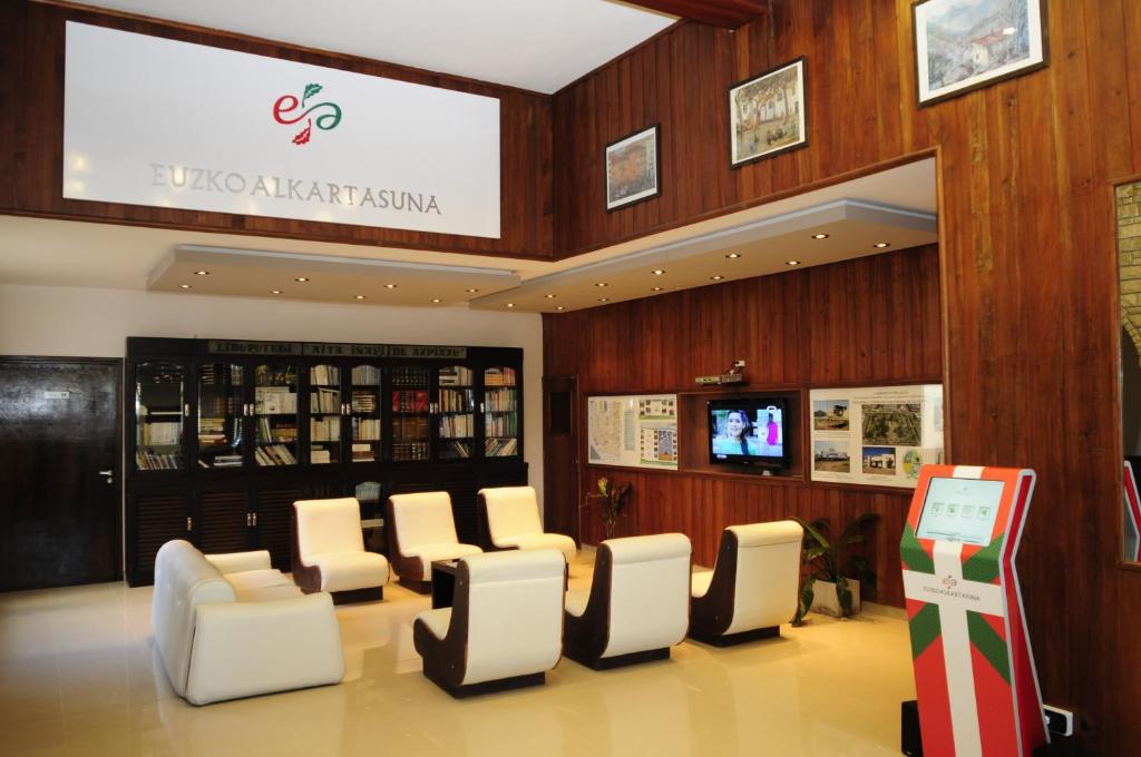 Hotel Euzko Alkartasuna photo 3
