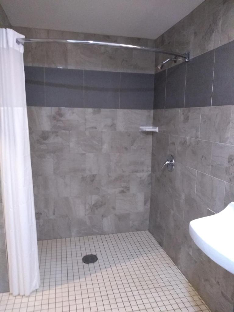 Days Inn by Wyndham Alva photo 3