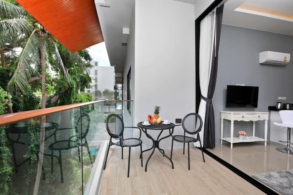 The Palmyrah Surin by Holy Cow, 1-BR, courtyard or pool view photo 2
