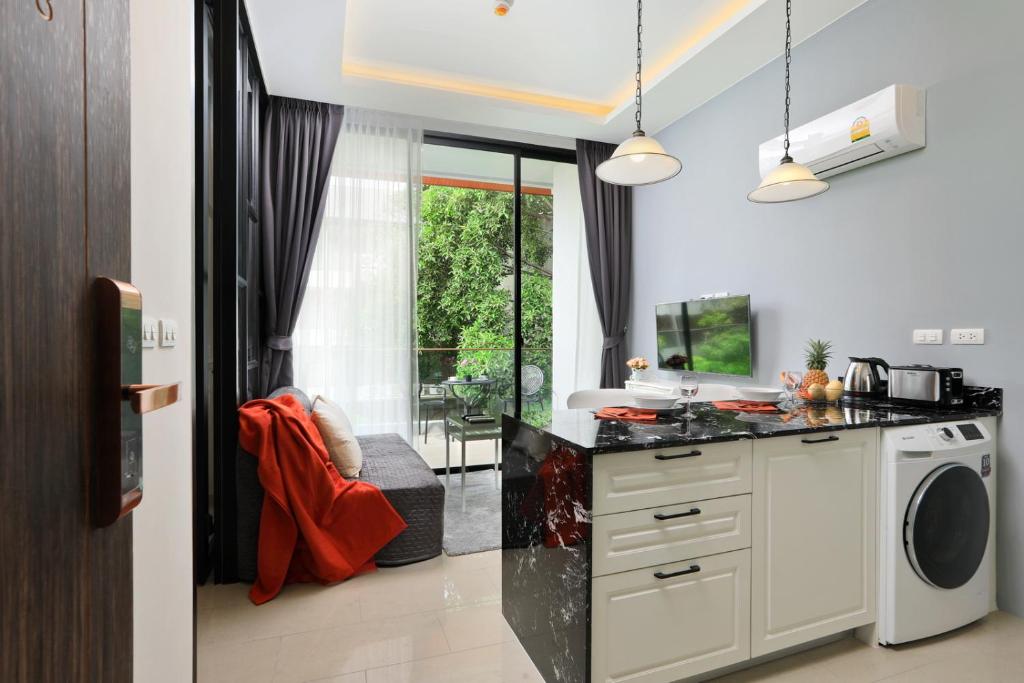 The Palmyrah Surin by Holy Cow, 1-BR, courtyard or pool view photo 4