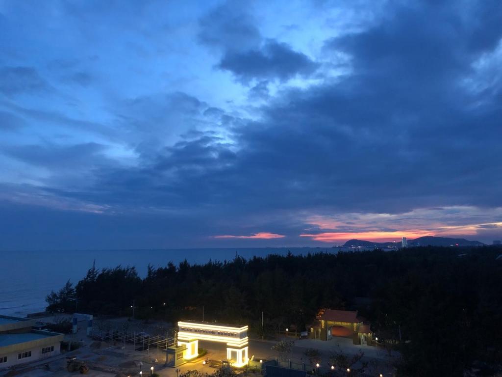 BLUE SAPHIRE RESORT,40M là biển