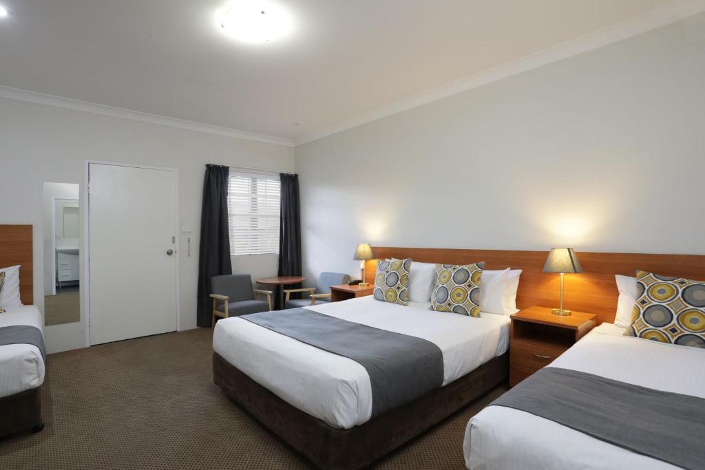 Cadman Motor Inn and Apartments photo 2
