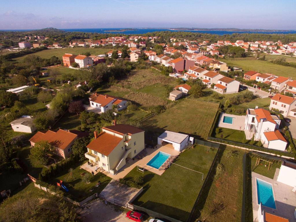 Beautiful villa Rampic with private pool near the beach in Fazana