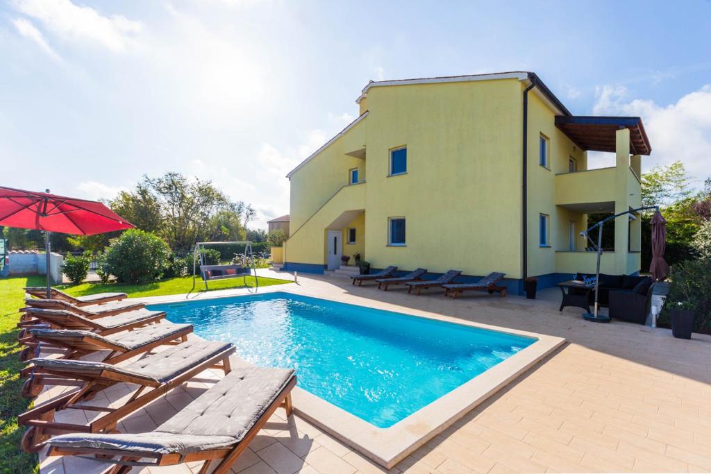 Beautiful villa Rampic with private pool near the beach in Fazana photo 2