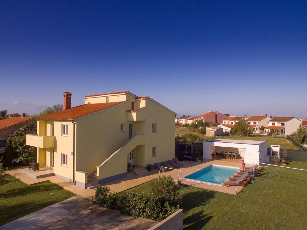 Beautiful villa Rampic with private pool near the beach in Fazana photo 1