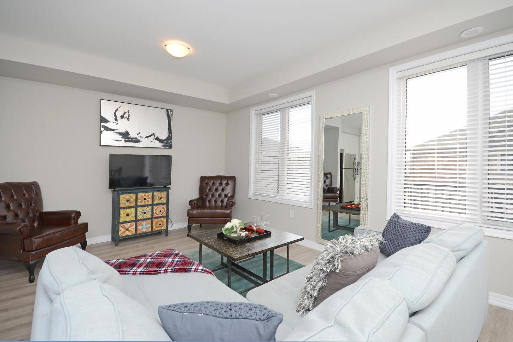 Royal Stays Townhome Collection - 3 Bedroom Townhome in Oakville photo 2