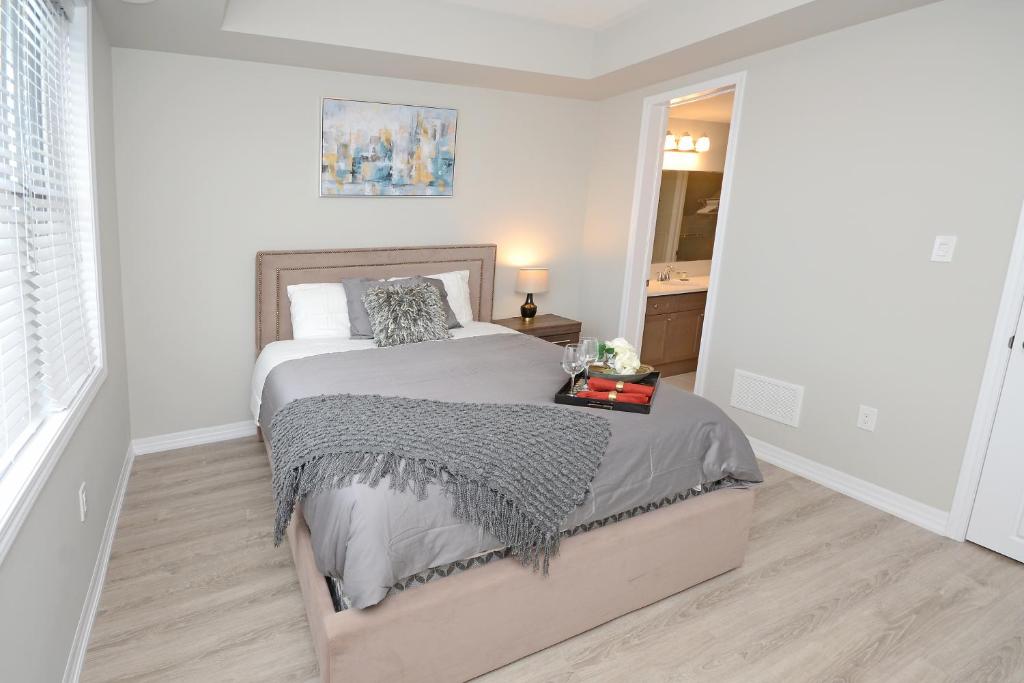 Royal Stays Townhome Collection - 3 Bedroom Townhome in Oakville photo 1