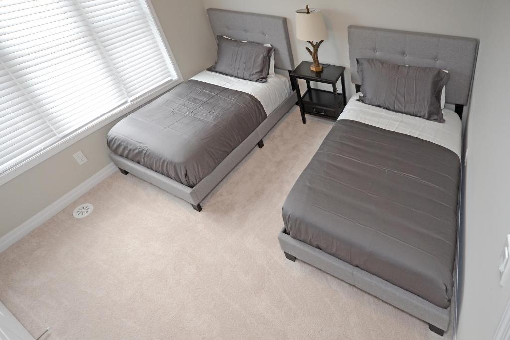 Royal Stays Townhome Collection - 3 Bedroom Townhome in Oakville photo 4