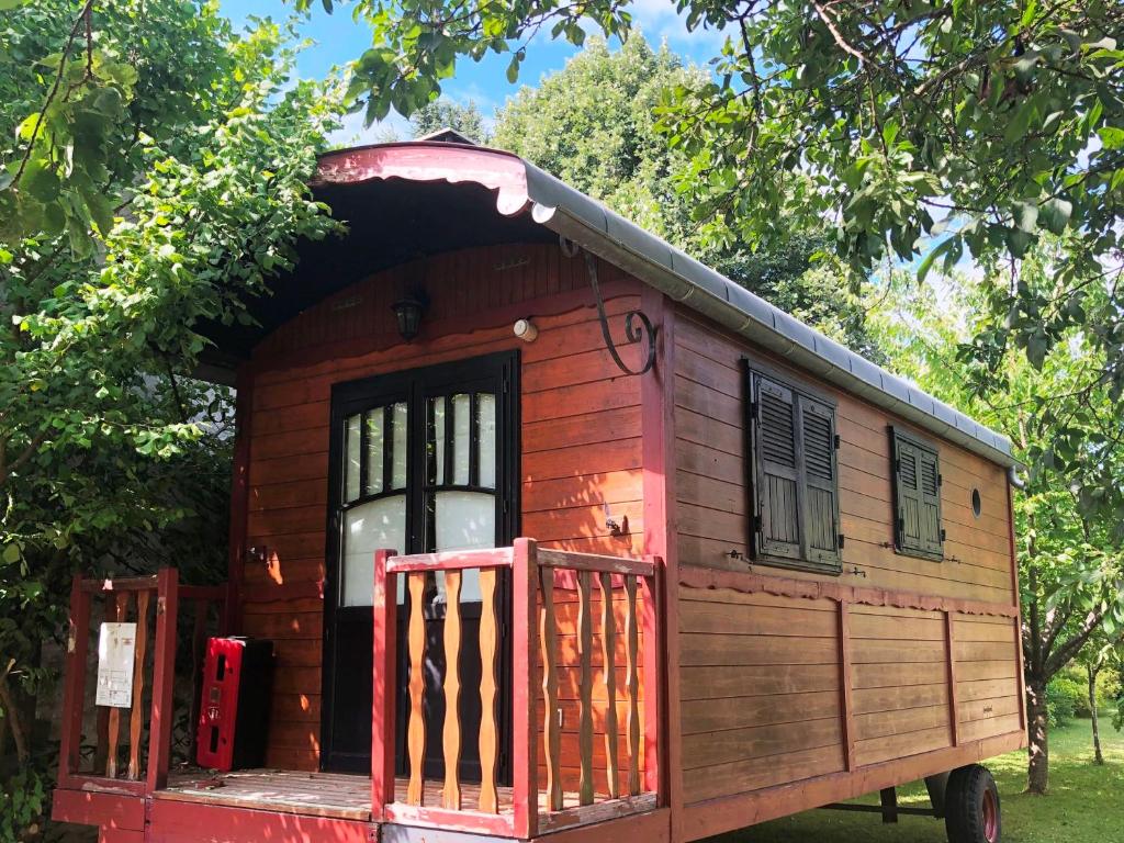 Millygite roulotte - 4 seasons Chalet-on-wheels photo 2