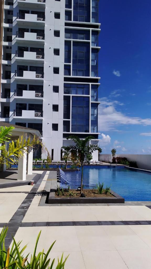 Island Living at One Manchester Place photo 4