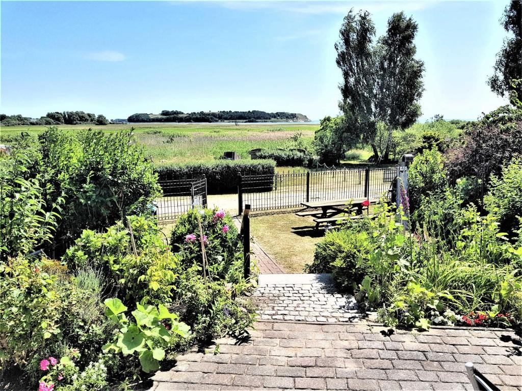 Ferienhaus mit Reetdach und Seebli photo 2