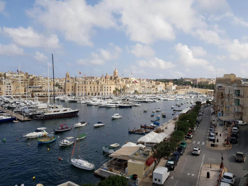 Entire Senglea Seaview Town house photo 1
