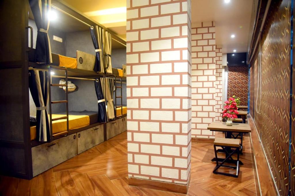 CHARYANA HOTEL AC DORMITORY photo 4