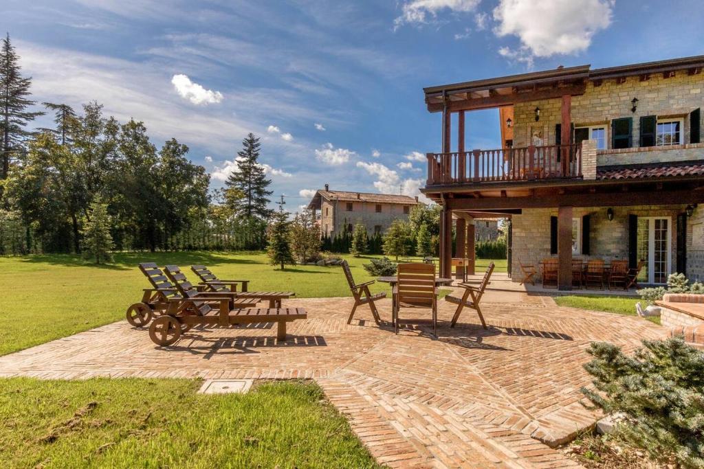 ALTIDO Superb Villa with Tennis Court, Garden and BBQ area