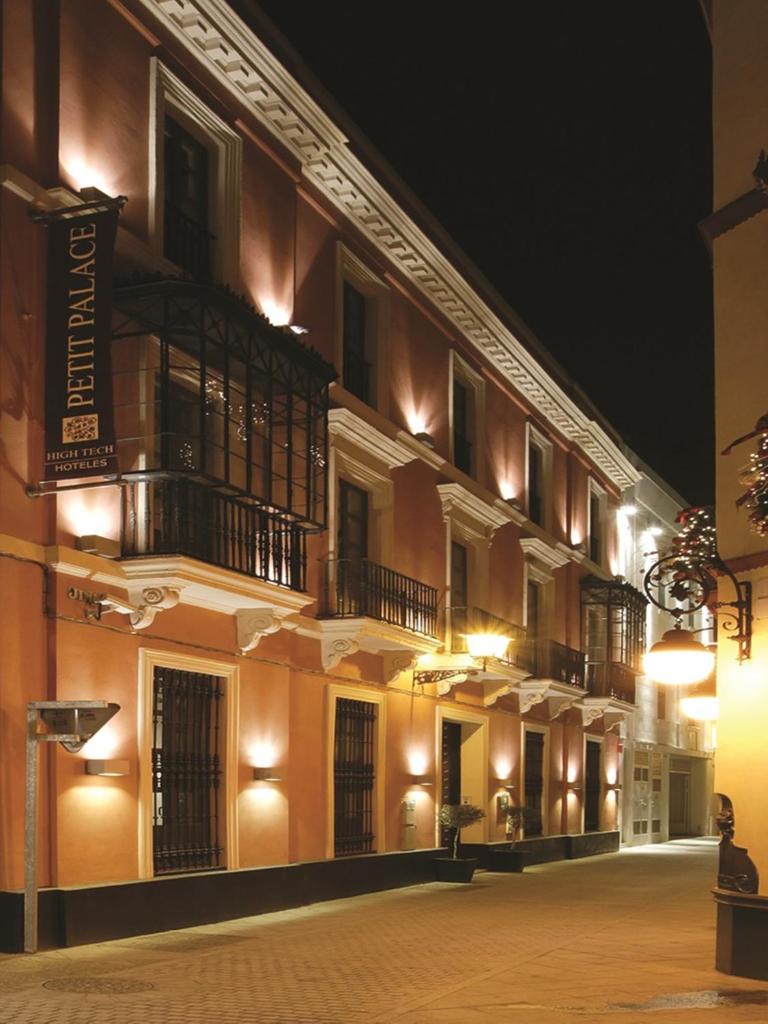 Petit Palace Marques Santa Ana photo 2