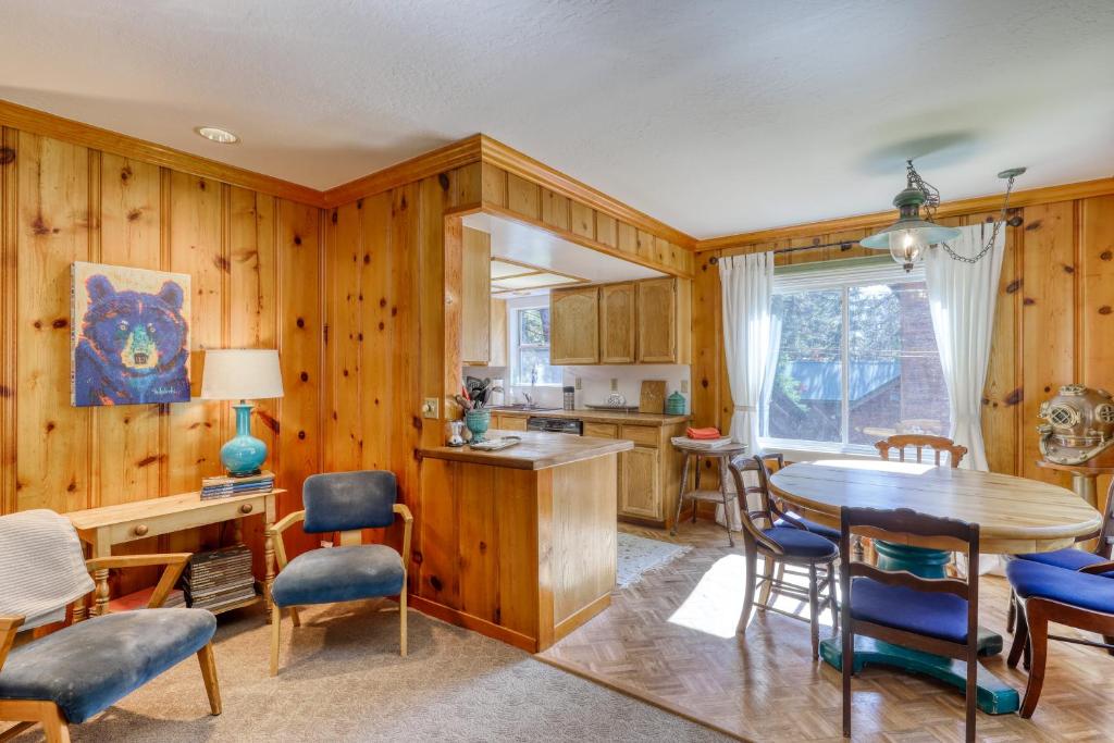 Casual and Cute Cabin Near the Lake photo 4