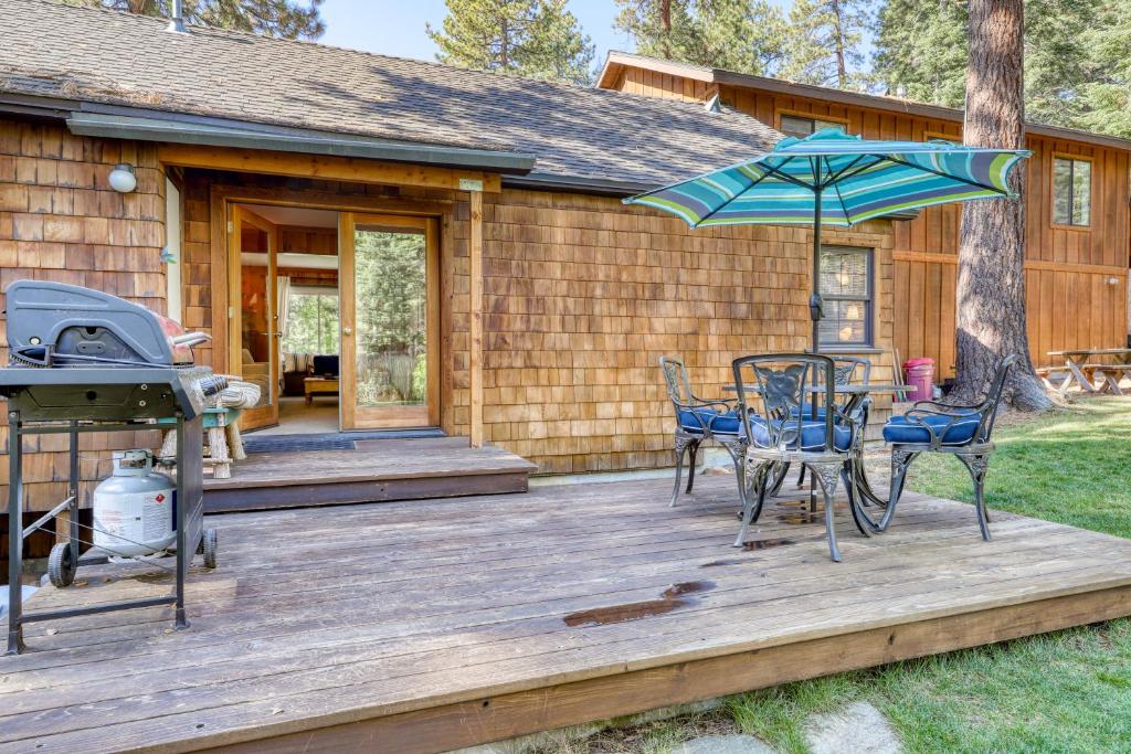 Casual and Cute Cabin Near the Lake photo 1