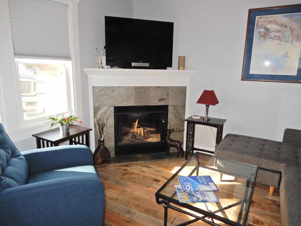 2br Empire Avenue WALK to Lifts and Main St - No Car Required! image