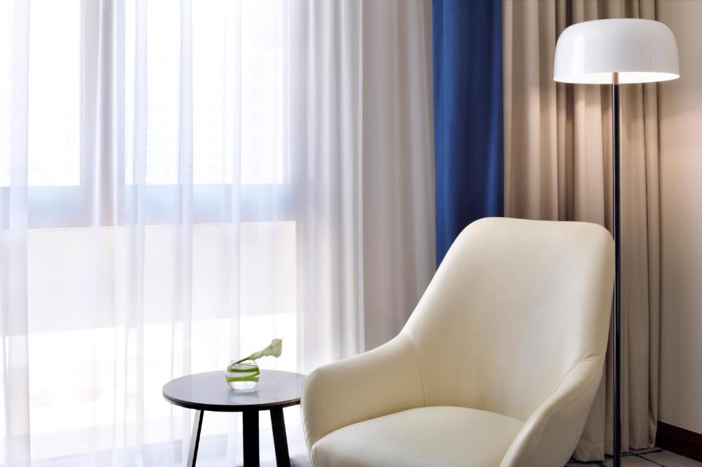 Двухместный (Представительский номер с кроватью размера «king-size»), Отель Mövenpick Hotel Bur Dubai