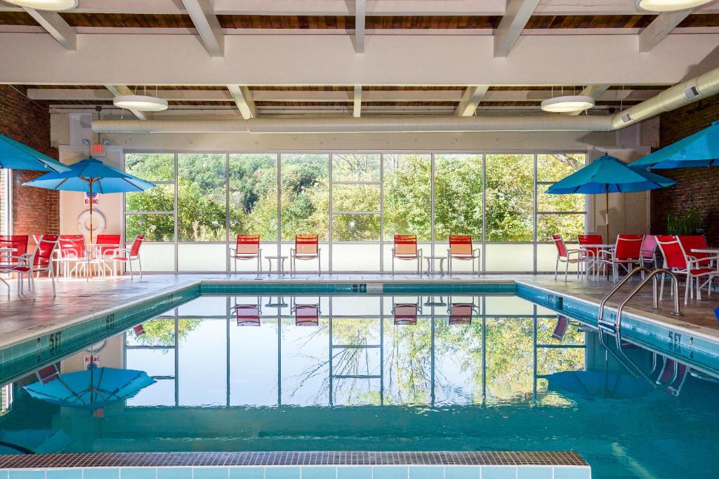 White River Inn and Suites image
