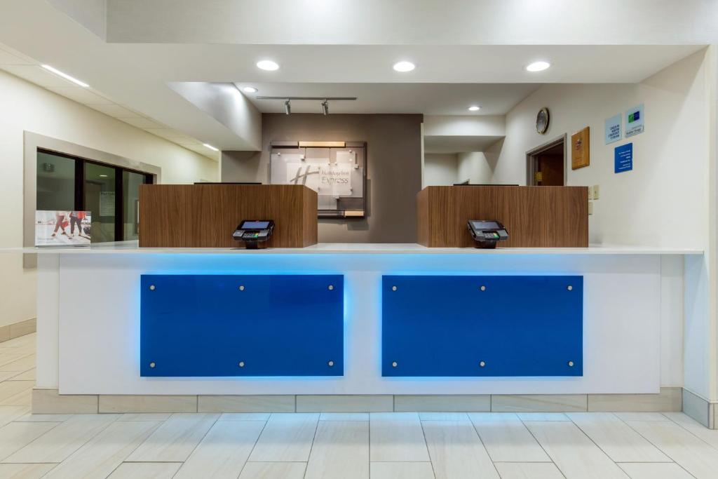 Holiday Inn Express Henderson N Evansville South, an IHG Hotel image