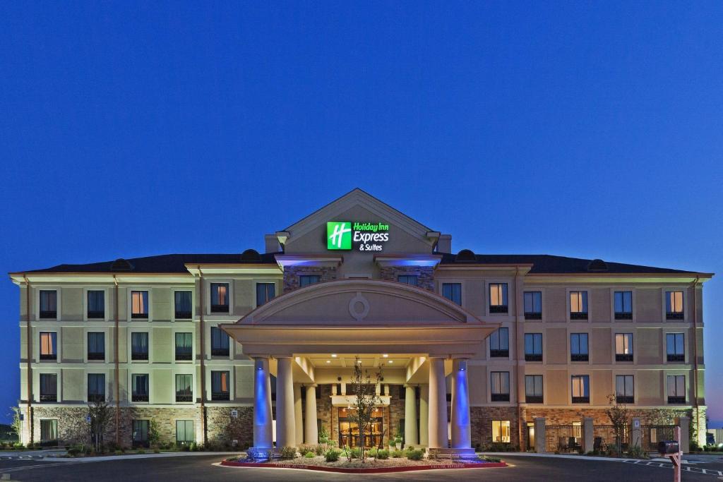 Holiday Inn Express Hotel & Suites POTEAU, an IHG Hotel image