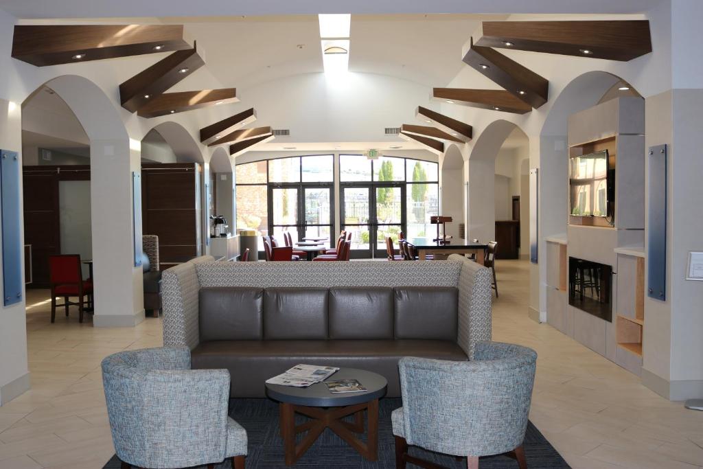 Holiday Inn Express Hotel & Suites El Dorado Hills, an IHG Hotel image