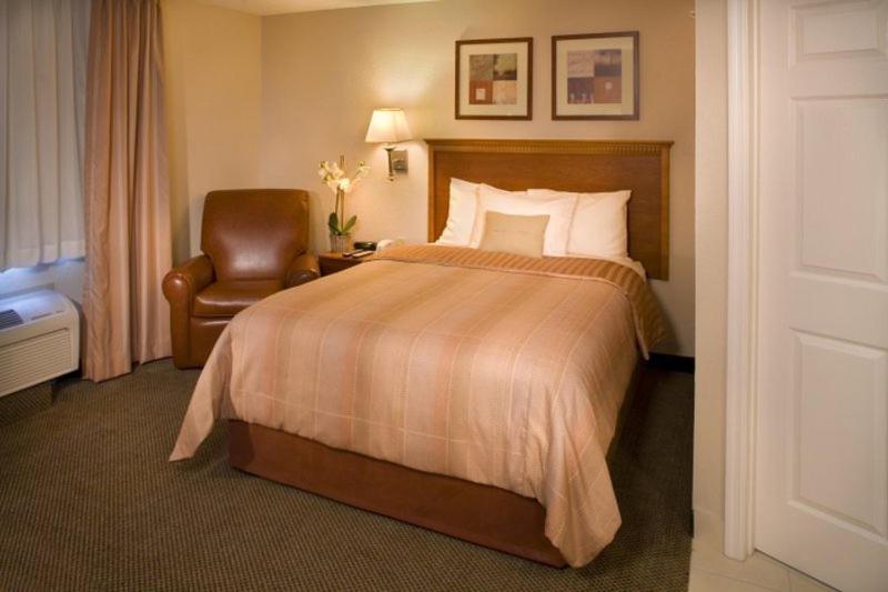 Candlewood Suites Fredericksburg, an IHG Hotel photo 4