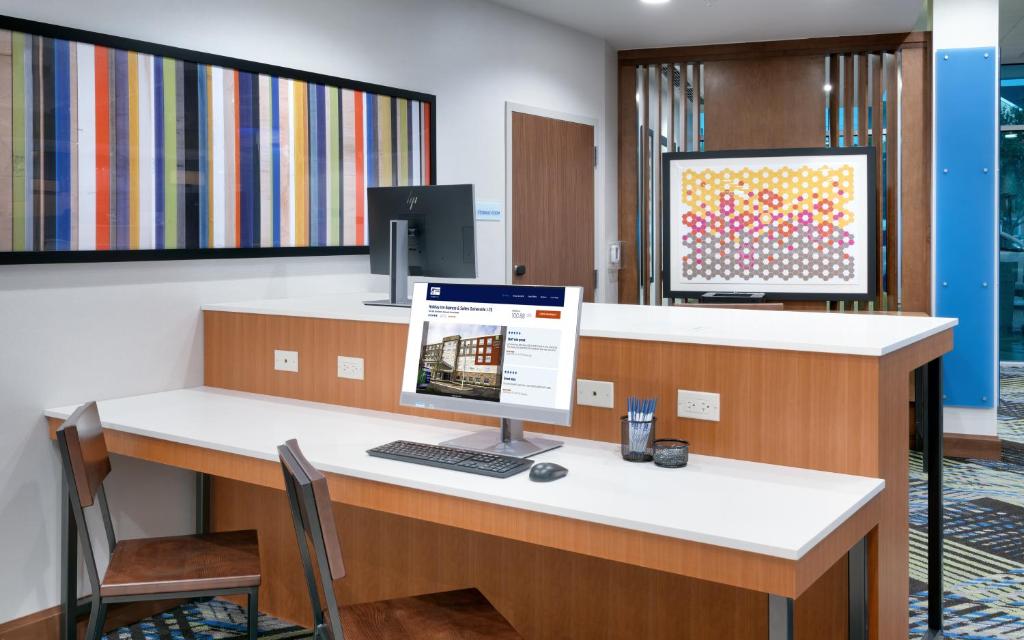 Holiday Inn Express & Suites - Gainesville I-75, an IHG Hotel photo 3