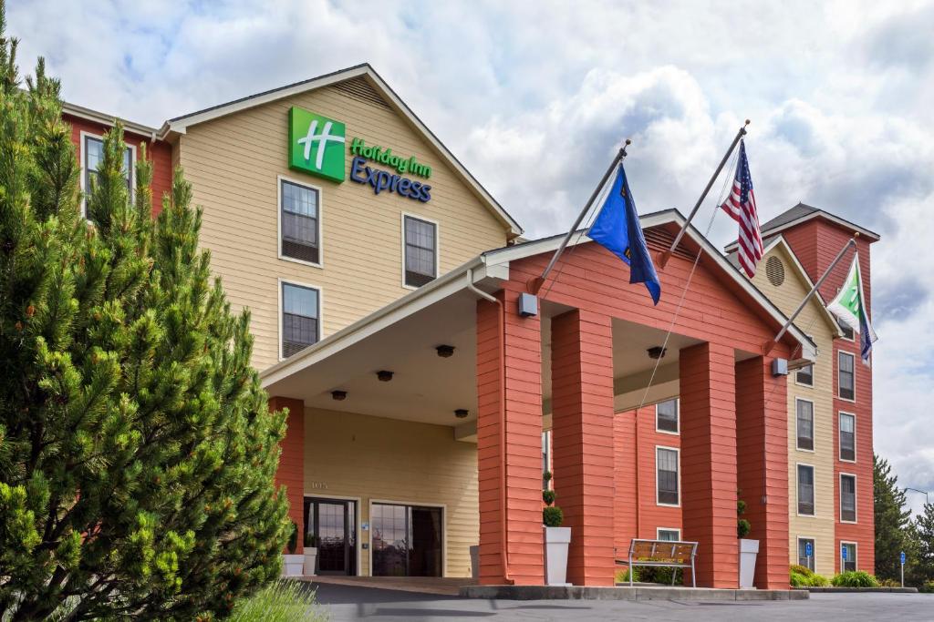 Holiday Inn Express Grants Pass, an IHG Hotel image