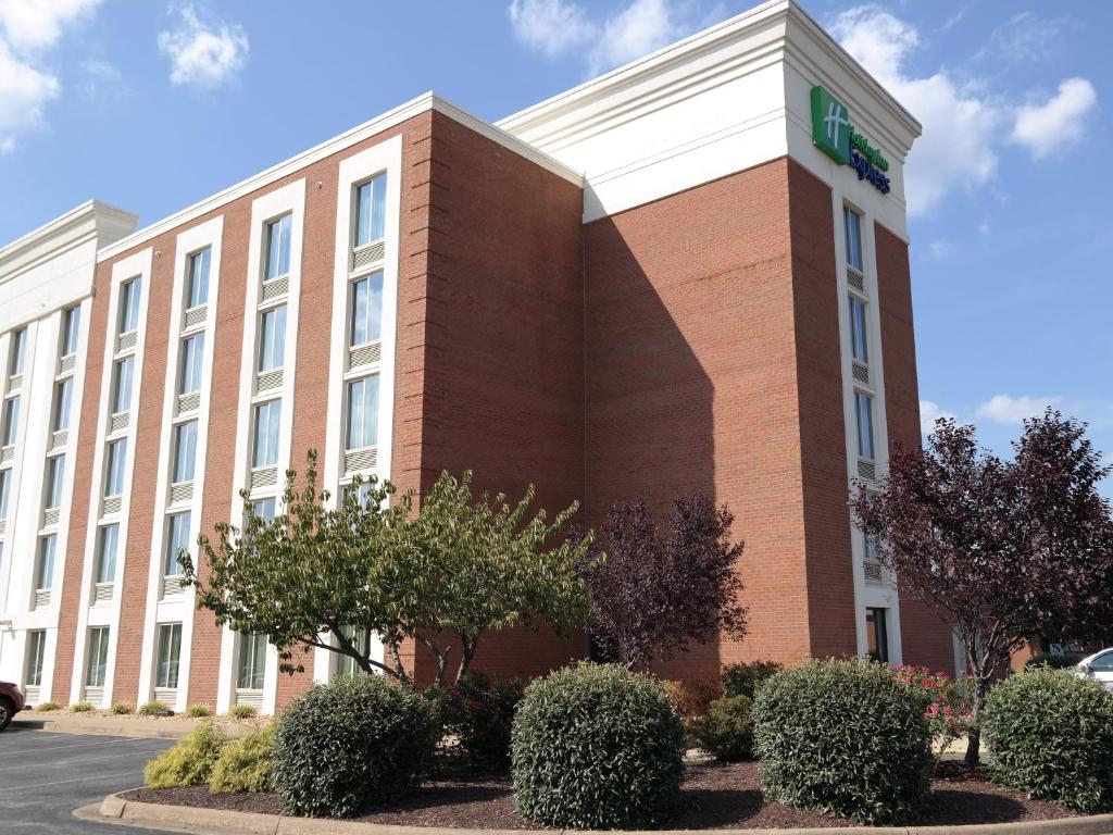 Holiday Inn Express Fredericksburg - Southpoint, an IHG Hotel photo 4
