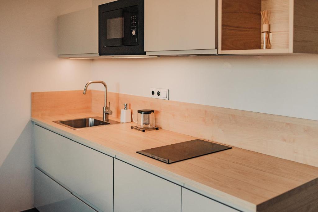 Beautiful new studio, 400m from the square photo 3