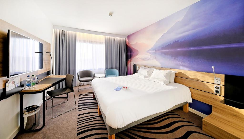 Двухместный (Улучшенный номер с кроватью размера «queen-size»), Novotel Katowice Centrum