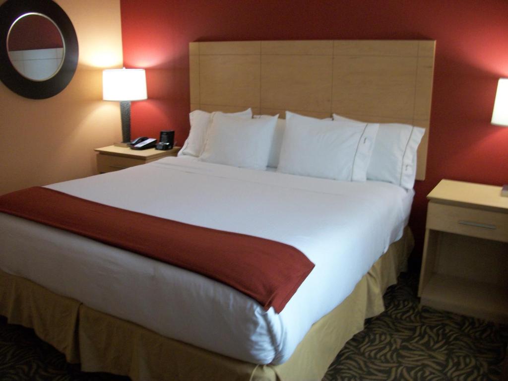 Holiday Inn Express - Cortland - Tap to explore photos