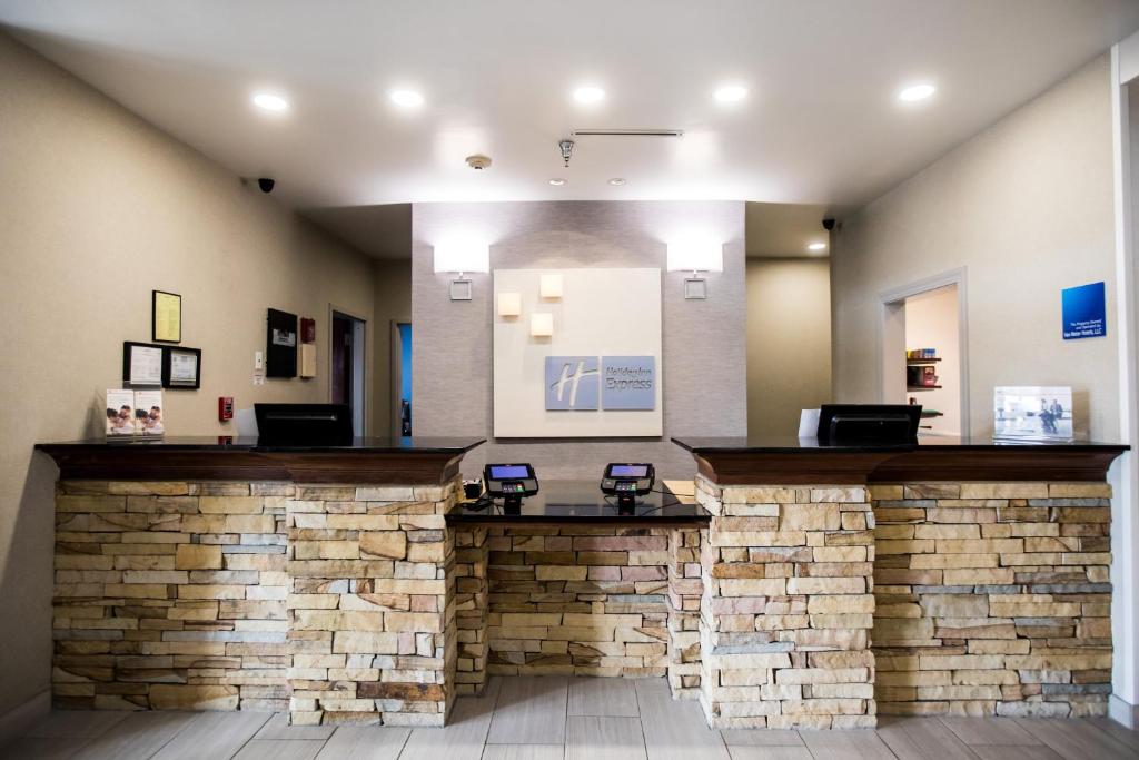 Holiday Inn Express Dayton, an IHG Hotel photo 2