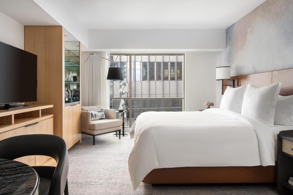 Двухместный (Номер с кроватью размера «king-size» и видом на Сиэтл), Four Seasons Hotel Seattle