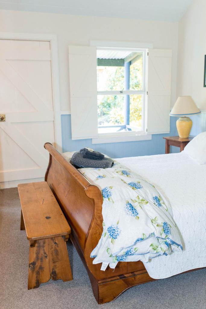 Akaroa Streamside Cottage photo 2
