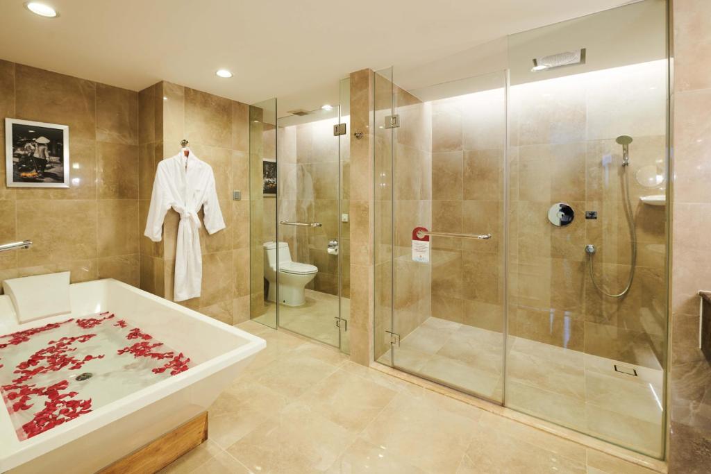 Сьюит (Клубный люкс «Гранд»), Eastin Grand Hotel Saigon