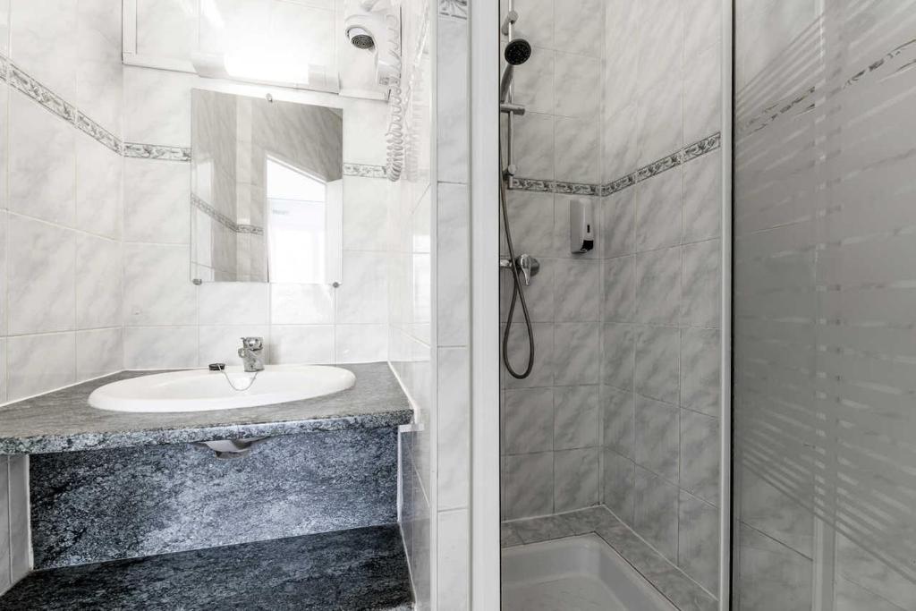 Двухместный (Двухместный номер «Комфорт» с 1 кроватью), Comfort Hotel Rouen Alba